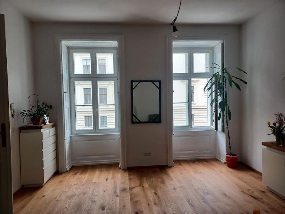 Sehr Zentral Gelegen Apartment Viena Exterior foto